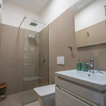 Art Gjuhadol شكودر