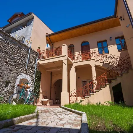 Bed & Breakfast Art Gjuhadol *