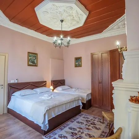 Art Gjuhadol Bed & Breakfast