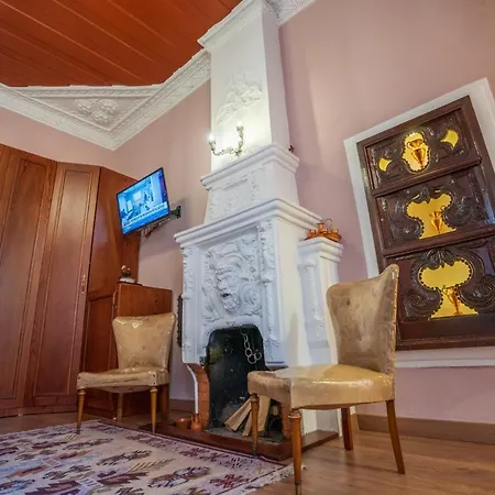 Art Gjuhadol Bed & Breakfast