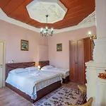Art Gjuhadol Bed & Breakfast