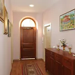 Art Gjuhadol Bed & Breakfast