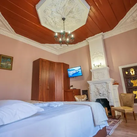 Art Gjuhadol לינה וארוחת בוקר *