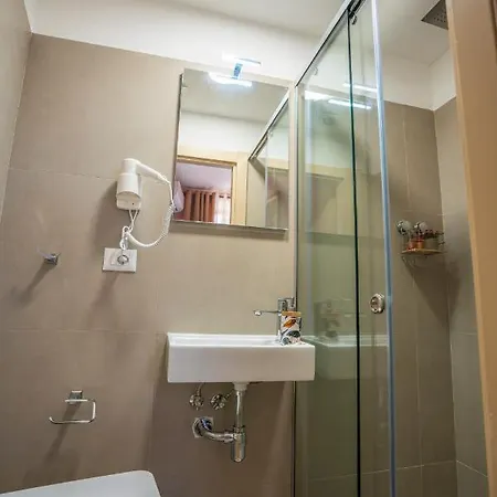 住宿加早餐酒店 Art Gjuhadol *