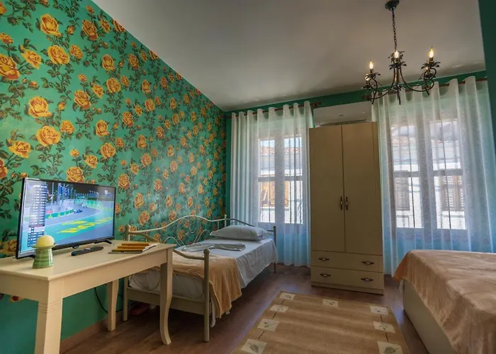 Art Gjuhadol לינה וארוחת בוקר שקודר