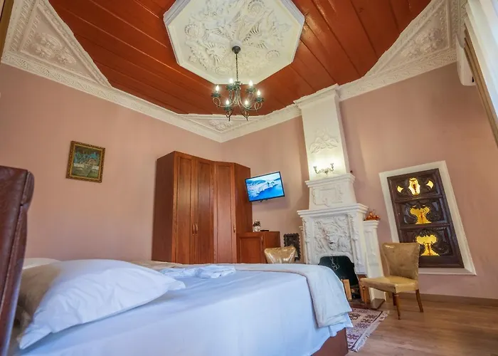 Art Gjuhadol לינה וארוחת בוקר *