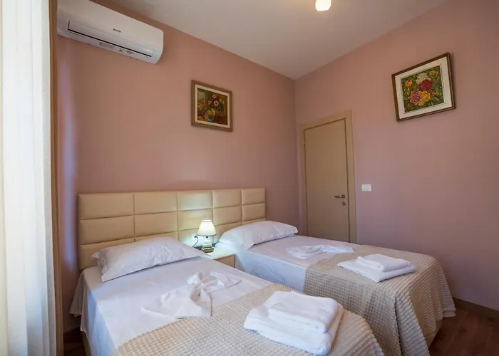 Art Gjuhadol Nocleg ze śniadaniem Szkodra