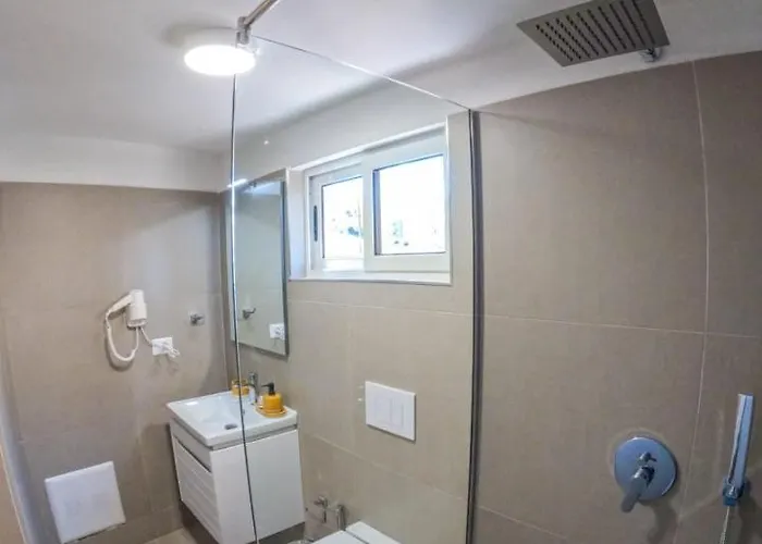 Art Gjuhadol Nocleg ze śniadaniem *