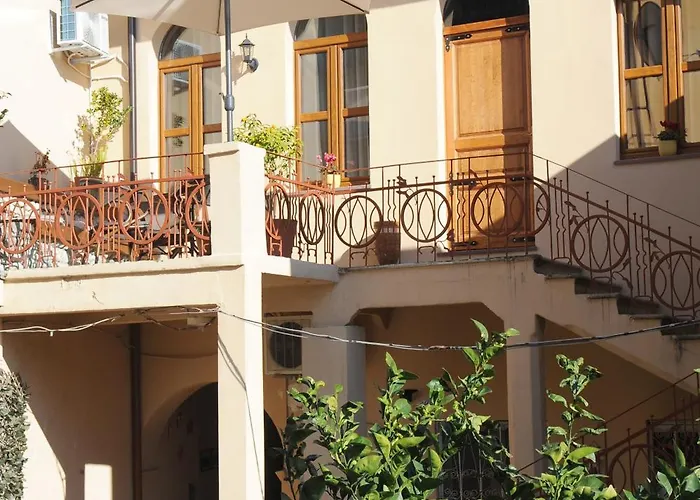 Art Gjuhadol Nocleg ze śniadaniem Szkodra