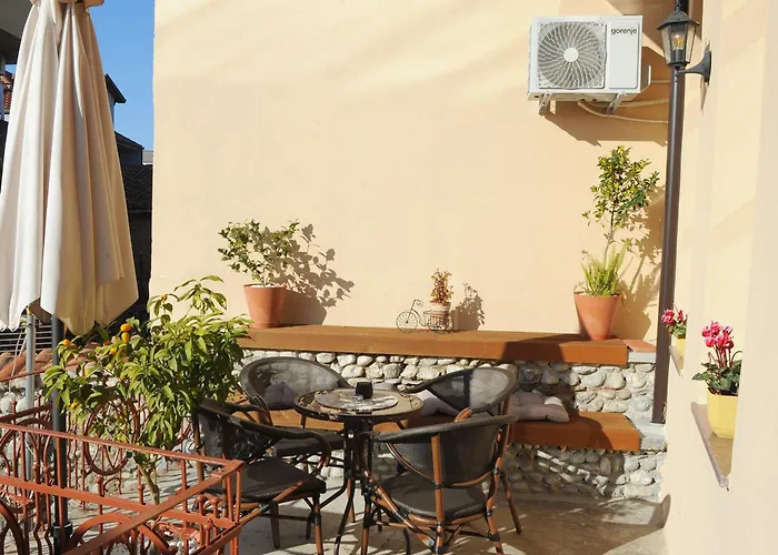 Art Gjuhadol Nocleg ze śniadaniem Szkodra